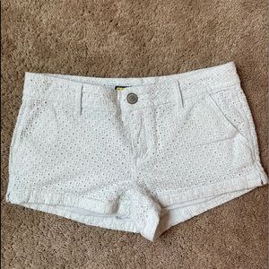 Aeropostale Prince & Fox white textured shorts